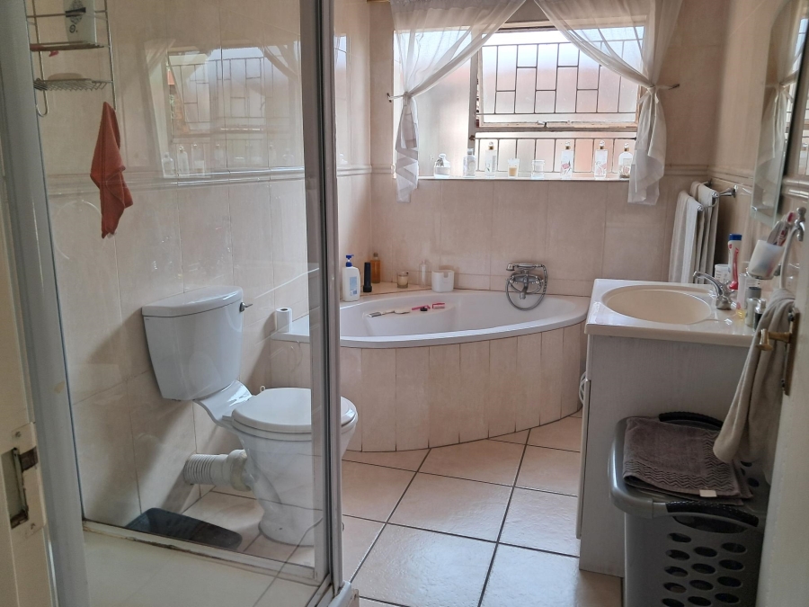 4 Bedroom Property for Sale in Dalpark Gauteng