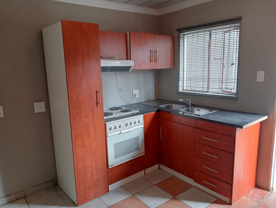 To Let 2 Bedroom Property for Rent in Croydon Gauteng