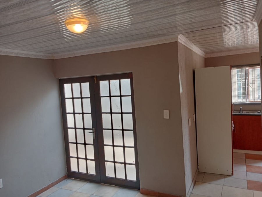 To Let 2 Bedroom Property for Rent in Croydon Gauteng