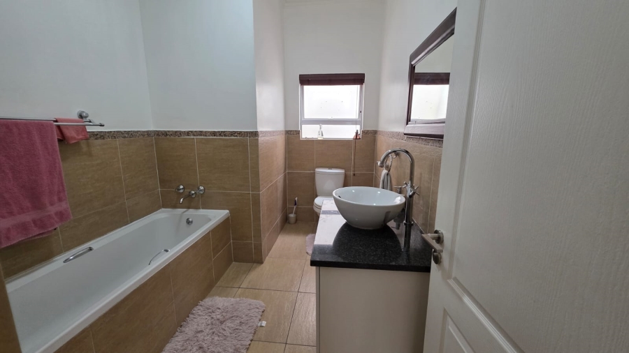 3 Bedroom Property for Sale in Greenstone Hill Gauteng