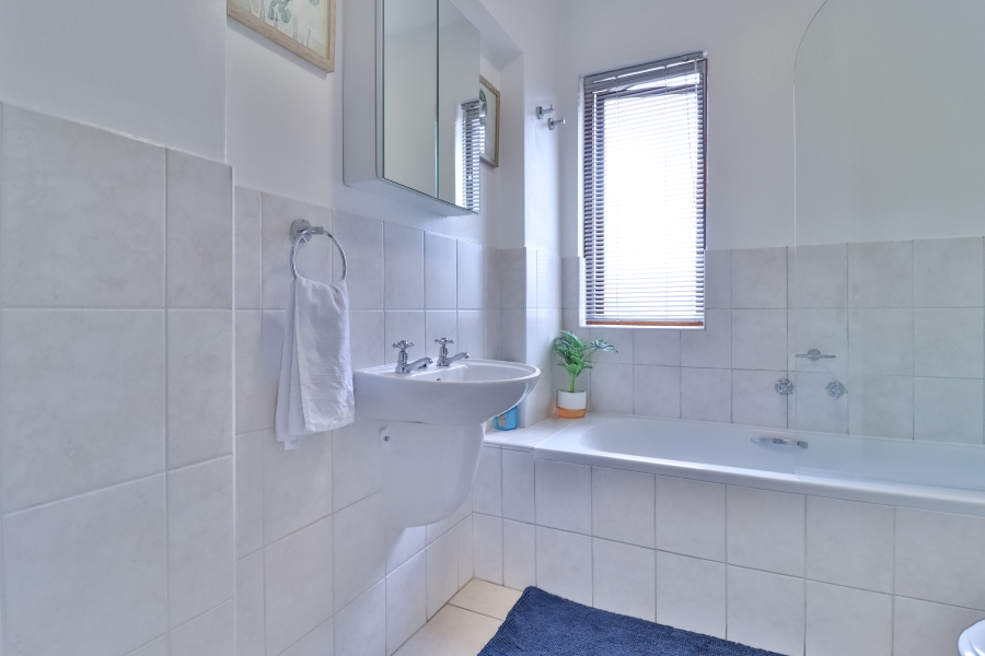 To Let 2 Bedroom Property for Rent in Bryanston Gauteng