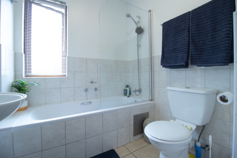 To Let 2 Bedroom Property for Rent in Bryanston Gauteng