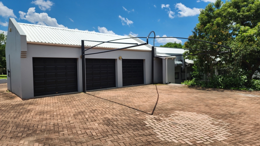 6 Bedroom Property for Sale in Farmall A H Gauteng