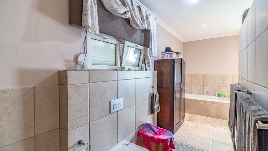 4 Bedroom Property for Sale in Blue Saddle Ranches Gauteng