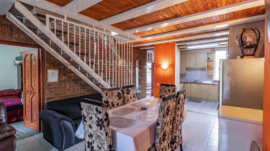 4 Bedroom Property for Sale in Linmeyer Gauteng