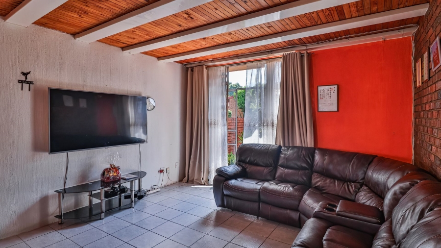 4 Bedroom Property for Sale in Linmeyer Gauteng