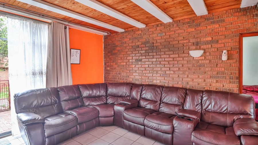 4 Bedroom Property for Sale in Linmeyer Gauteng