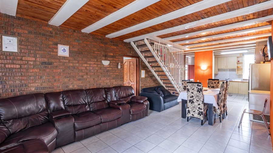 4 Bedroom Property for Sale in Linmeyer Gauteng