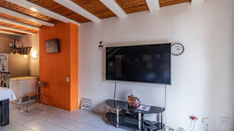 4 Bedroom Property for Sale in Linmeyer Gauteng