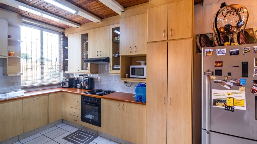 4 Bedroom Property for Sale in Linmeyer Gauteng