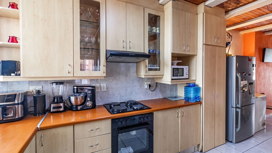 4 Bedroom Property for Sale in Linmeyer Gauteng