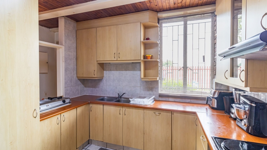 4 Bedroom Property for Sale in Linmeyer Gauteng