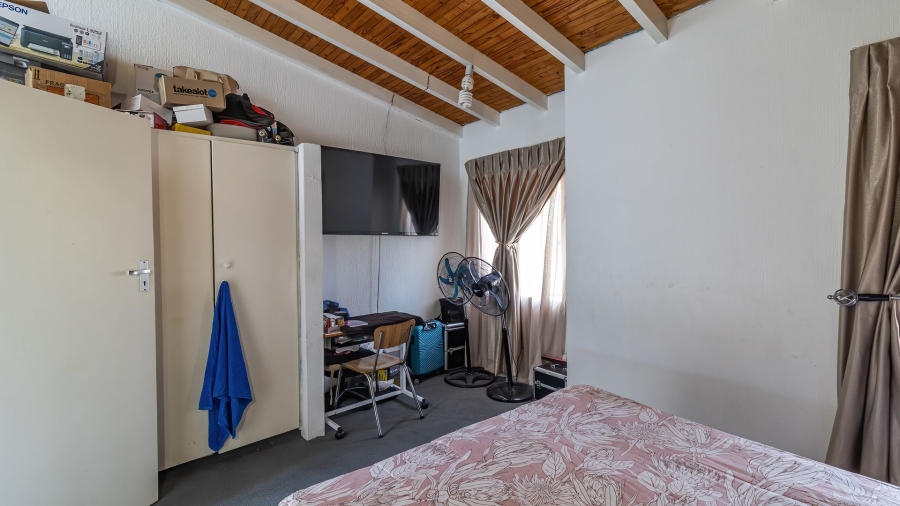 4 Bedroom Property for Sale in Linmeyer Gauteng