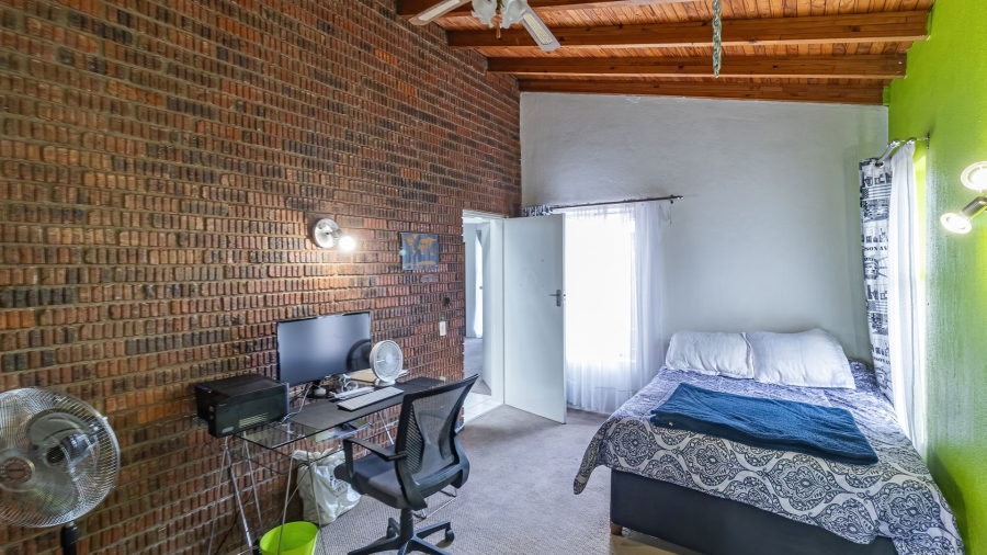 4 Bedroom Property for Sale in Linmeyer Gauteng