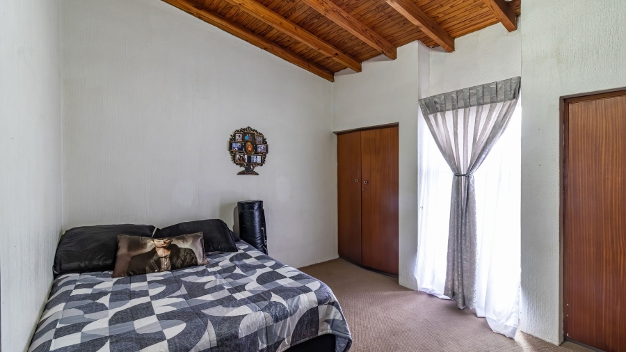4 Bedroom Property for Sale in Linmeyer Gauteng