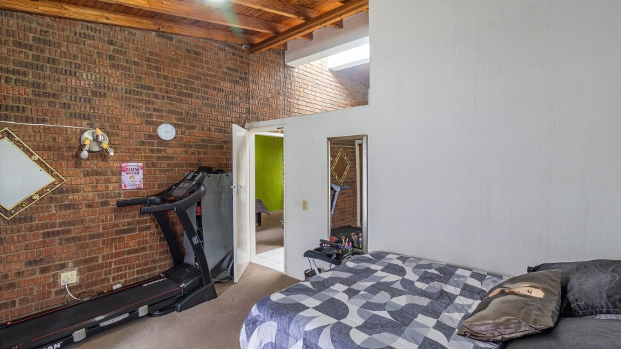 4 Bedroom Property for Sale in Linmeyer Gauteng