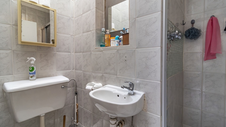 4 Bedroom Property for Sale in Linmeyer Gauteng