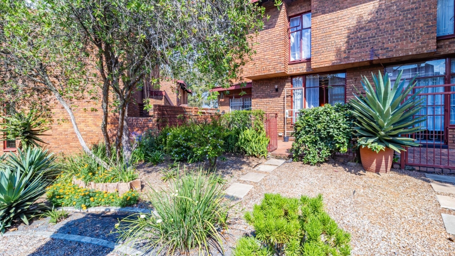 4 Bedroom Property for Sale in Linmeyer Gauteng