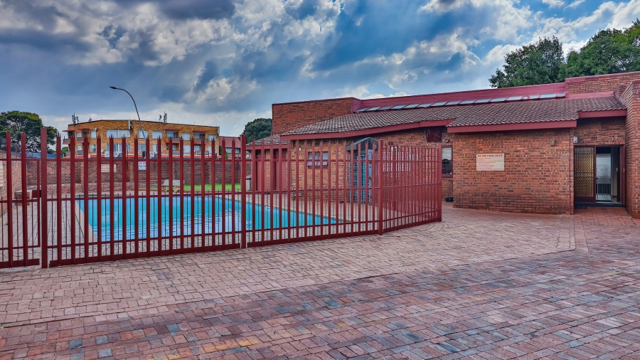 4 Bedroom Property for Sale in Linmeyer Gauteng