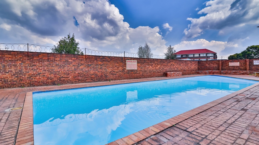 4 Bedroom Property for Sale in Linmeyer Gauteng