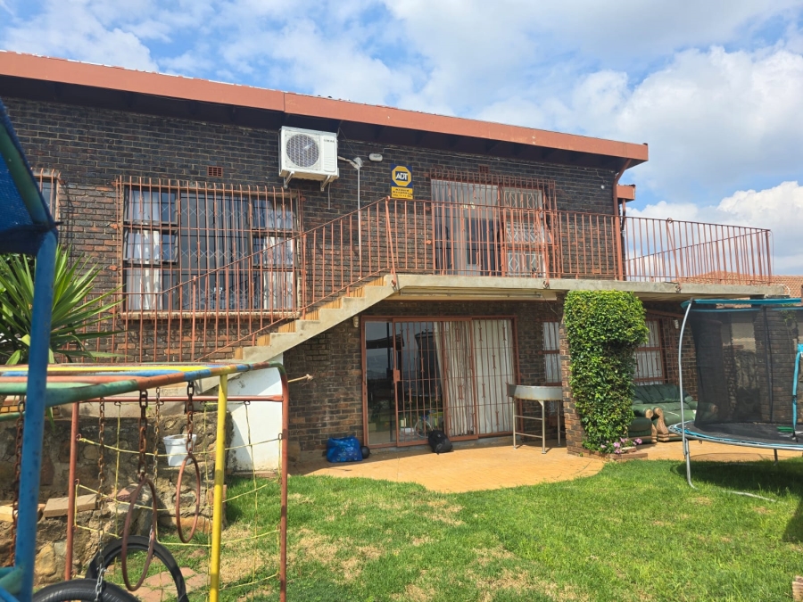 To Let 4 Bedroom Property for Rent in Bassonia Gauteng