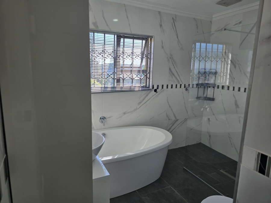 4 Bedroom Property for Sale in Bassonia Gauteng