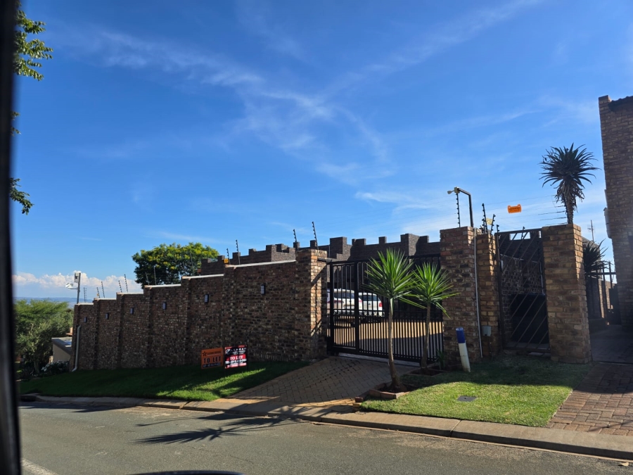 4 Bedroom Property for Sale in Bassonia Gauteng