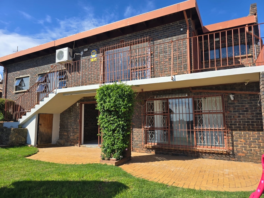 4 Bedroom Property for Sale in Bassonia Gauteng