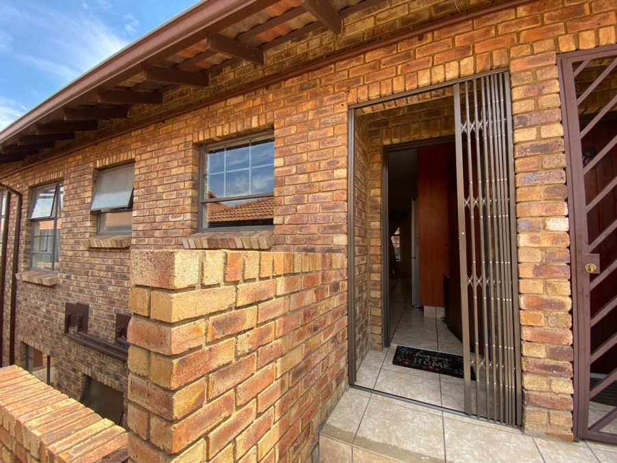 To Let 2 Bedroom Property for Rent in Albemarle Gauteng