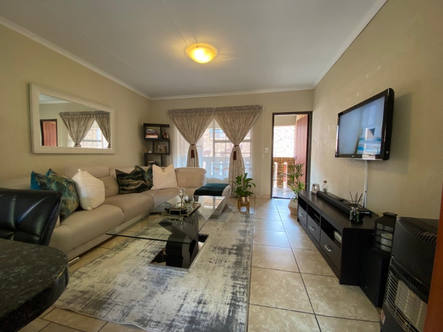 To Let 2 Bedroom Property for Rent in Albemarle Gauteng