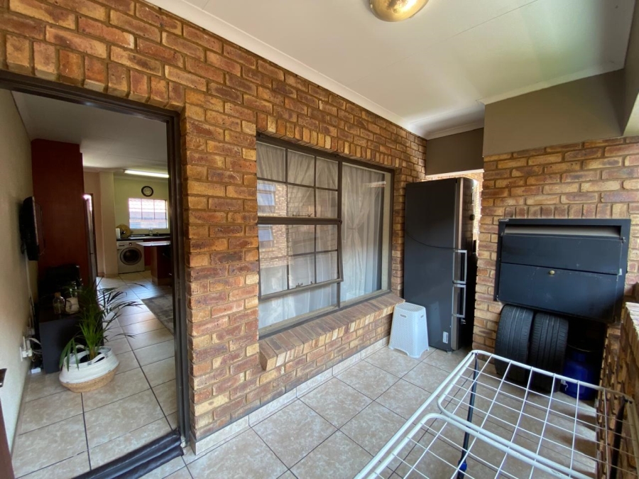 To Let 2 Bedroom Property for Rent in Albemarle Gauteng