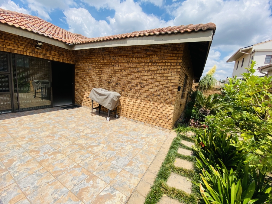 3 Bedroom Property for Sale in New Redruth Gauteng