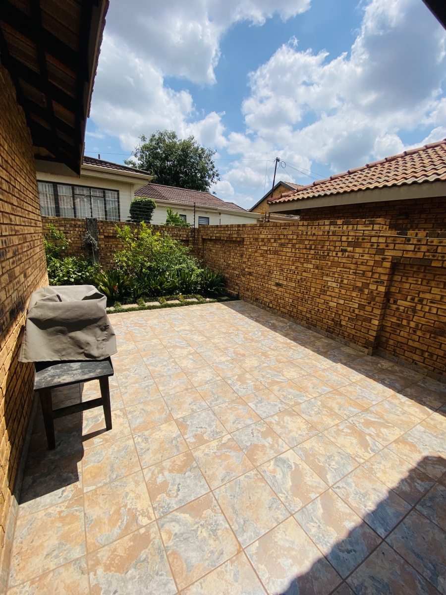 3 Bedroom Property for Sale in New Redruth Gauteng