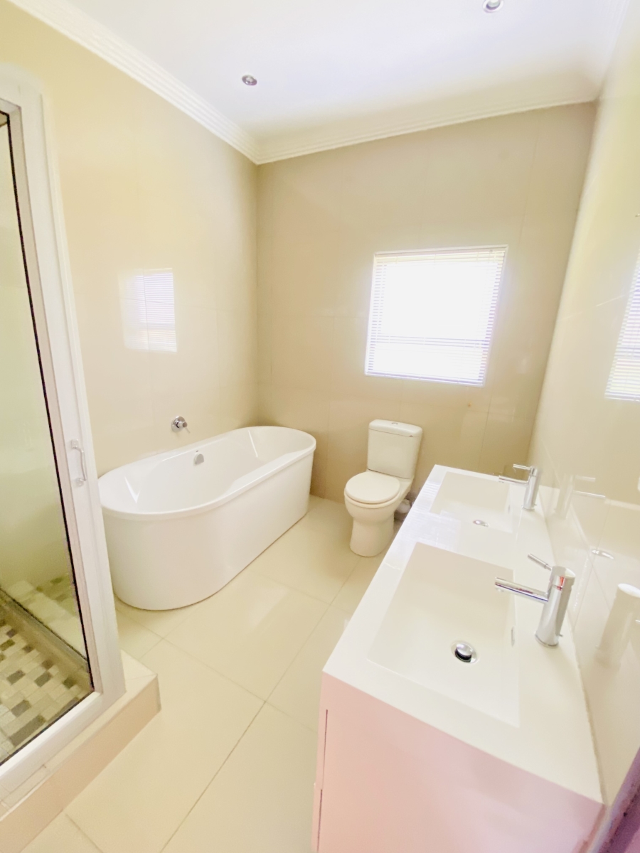 3 Bedroom Property for Sale in New Redruth Gauteng