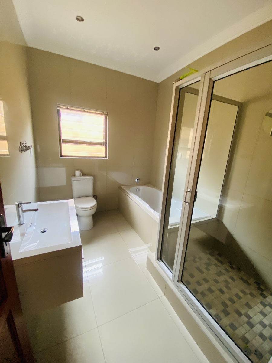 3 Bedroom Property for Sale in New Redruth Gauteng