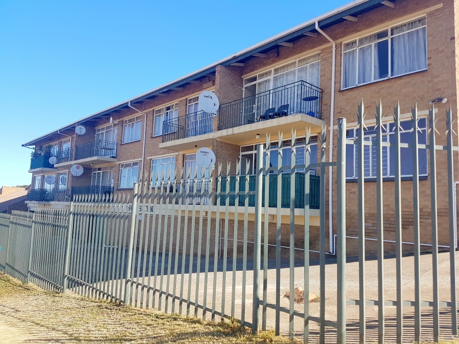 1 Bedroom Property for Sale in South Crest Gauteng