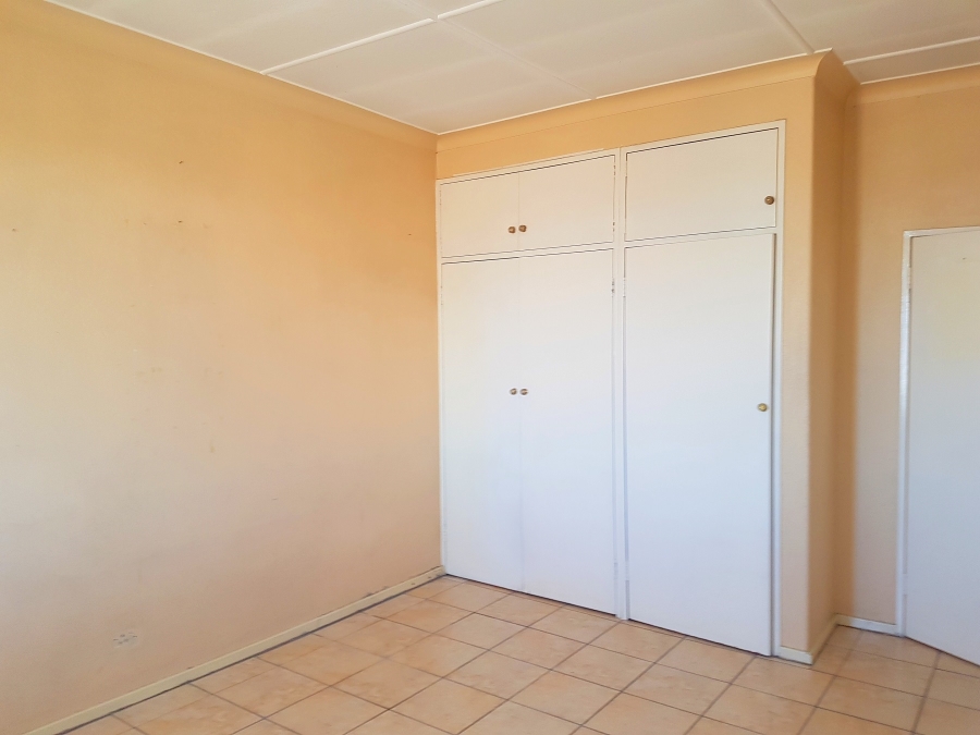 1 Bedroom Property for Sale in South Crest Gauteng