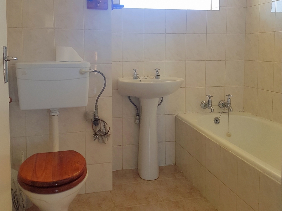 1 Bedroom Property for Sale in South Crest Gauteng
