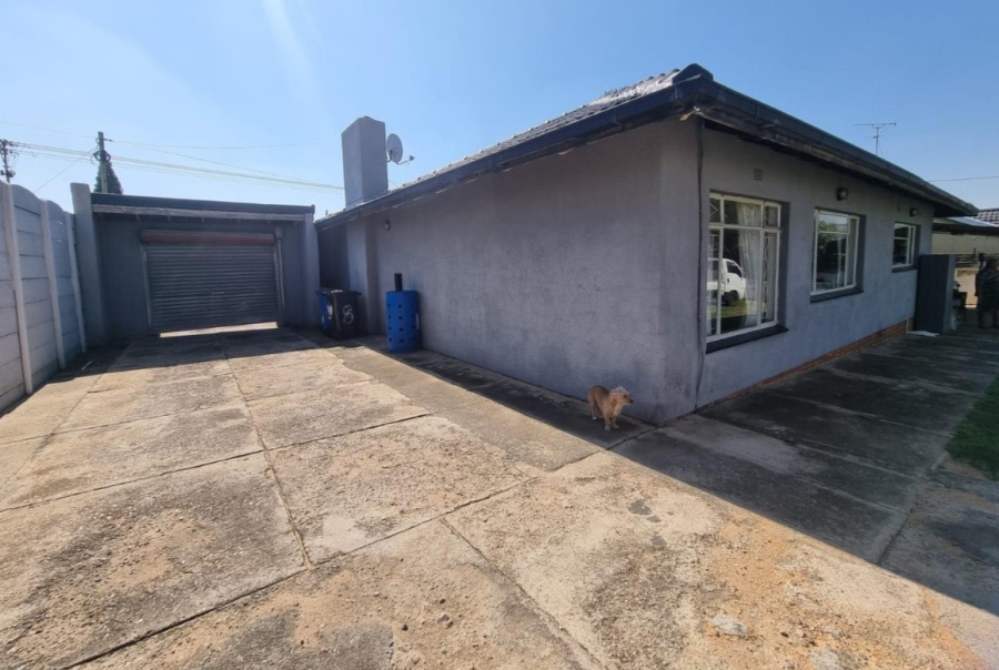 4 Bedroom Property for Sale in Tulisa Park Gauteng