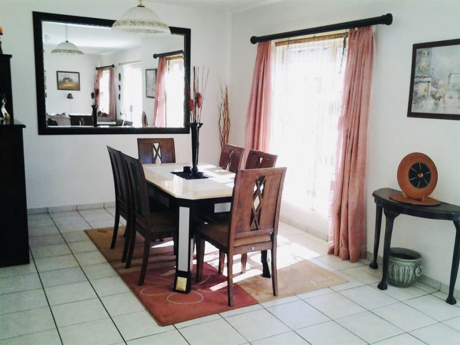 To Let 3 Bedroom Property for Rent in Gallo Manor Gauteng
