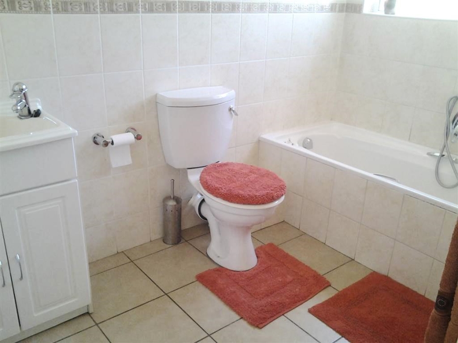 To Let 3 Bedroom Property for Rent in Gallo Manor Gauteng