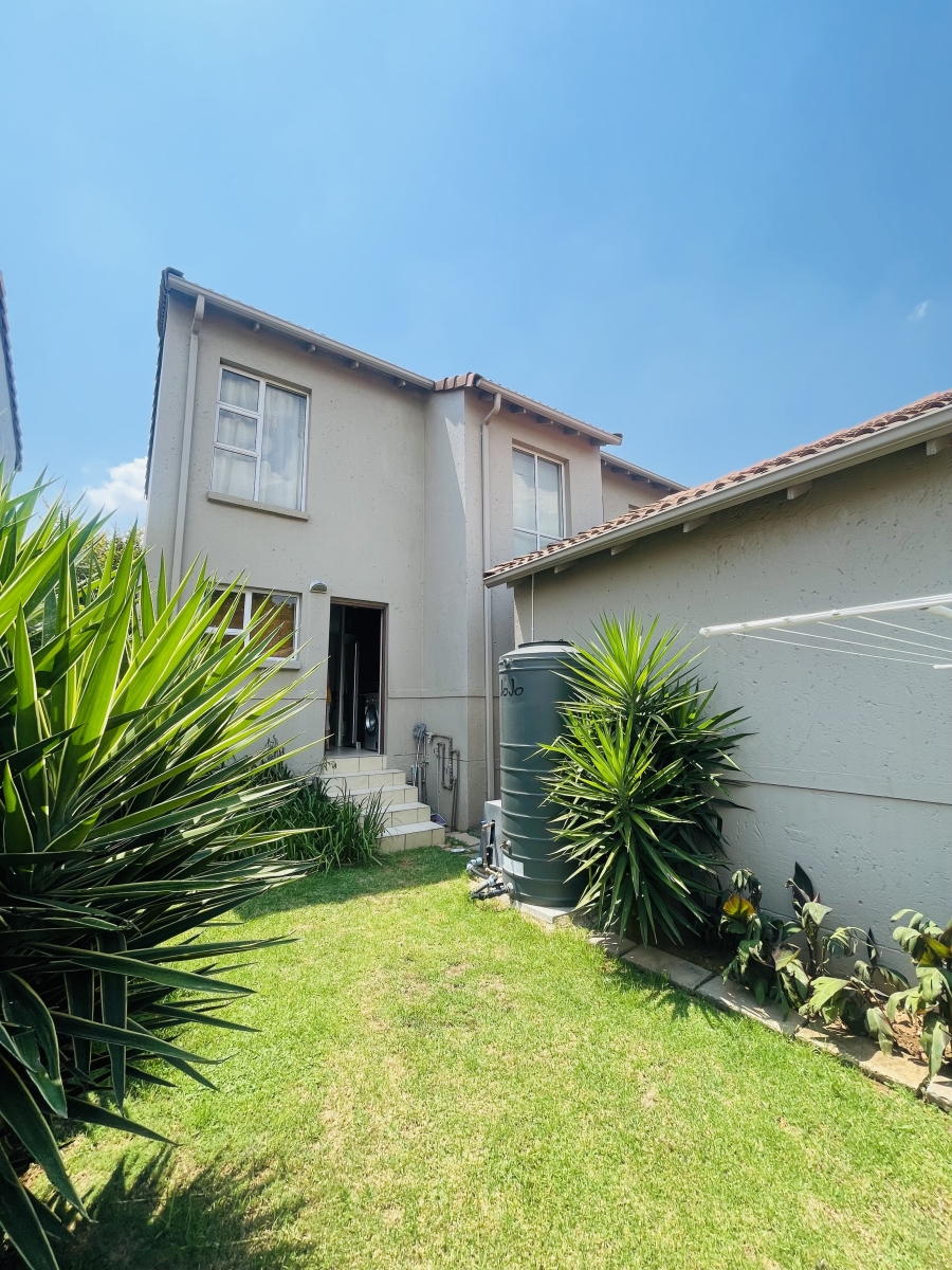 3 Bedroom Property for Sale in Gallo Manor Gauteng