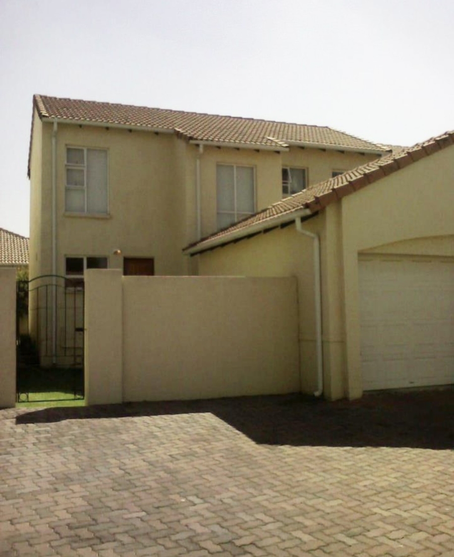 To Let 3 Bedroom Property for Rent in Gallo Manor Gauteng