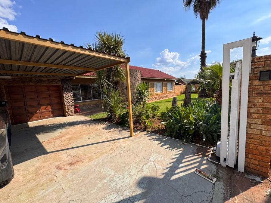 4 Bedroom Property for Sale in Dalpark Gauteng