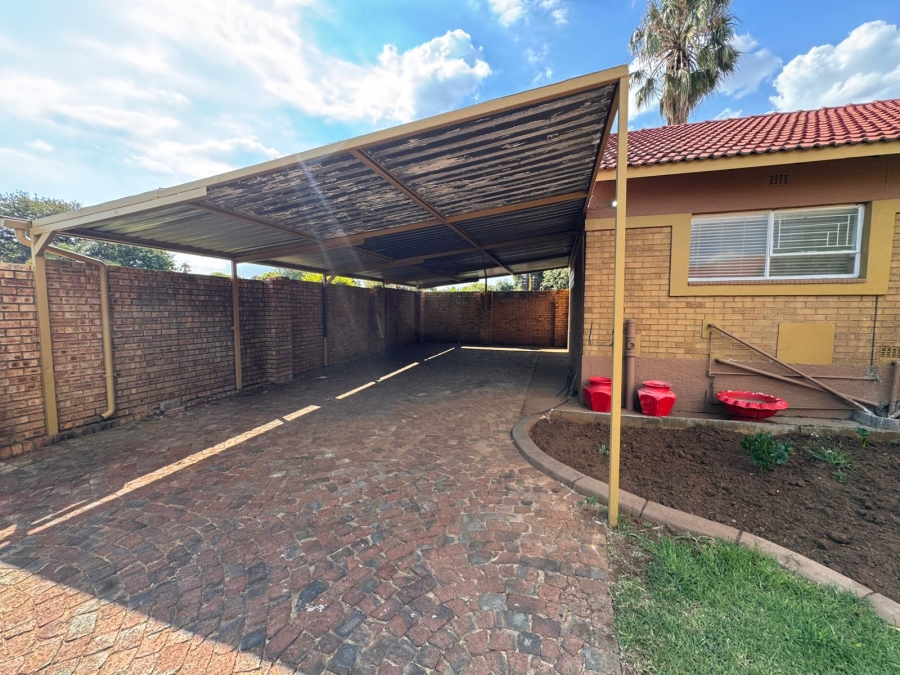 4 Bedroom Property for Sale in Dalpark Gauteng