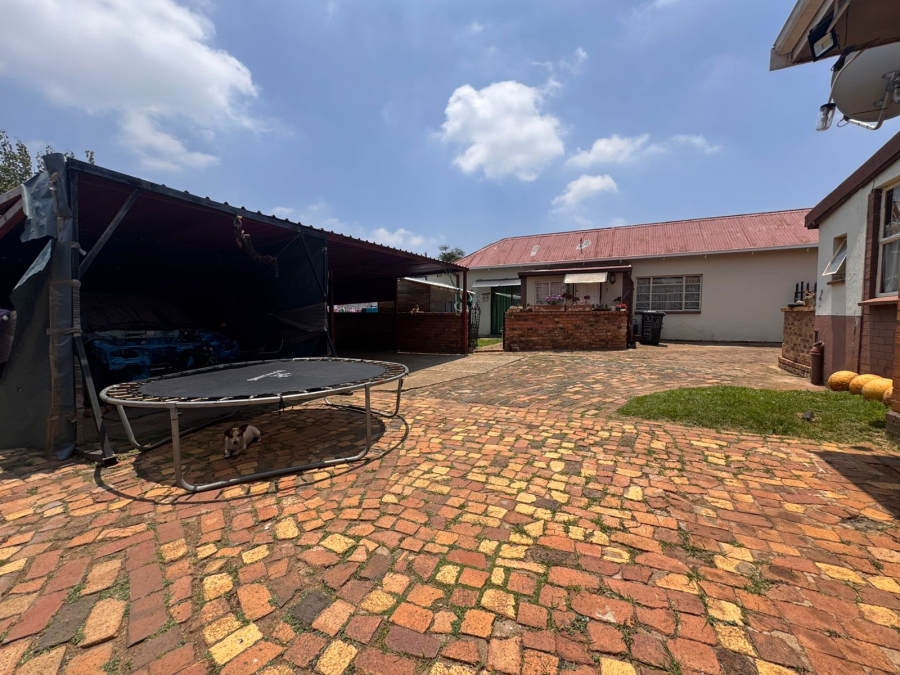 7 Bedroom Property for Sale in Brakpan Central Gauteng