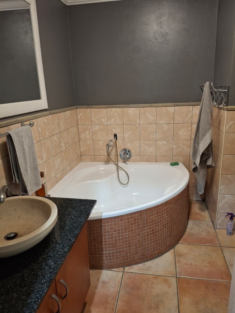 To Let 2 Bedroom Property for Rent in Nieuw Muckleneuk Gauteng