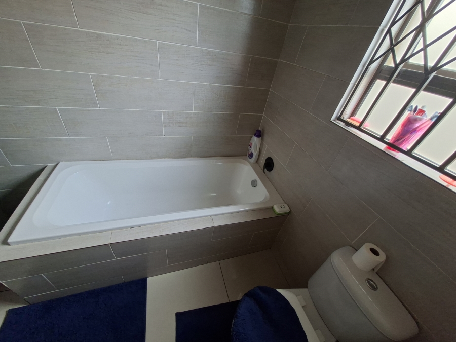 3 Bedroom Property for Sale in Leondale Gauteng