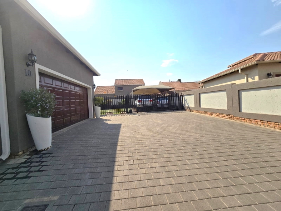 To Let 4 Bedroom Property for Rent in Rynfield Gauteng