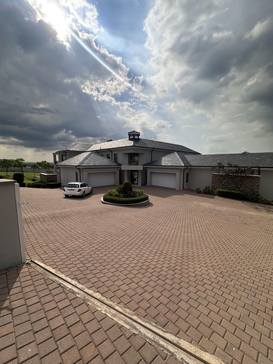 5 Bedroom Property for Sale in Blue Hills Gauteng